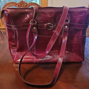 NWOT McKlein USA Siamod Serra Red embossed croc leather taptop tote